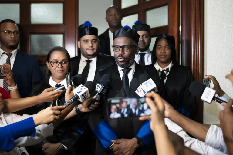 wilson-camacho-fuera-de-la-audiencia-768x512